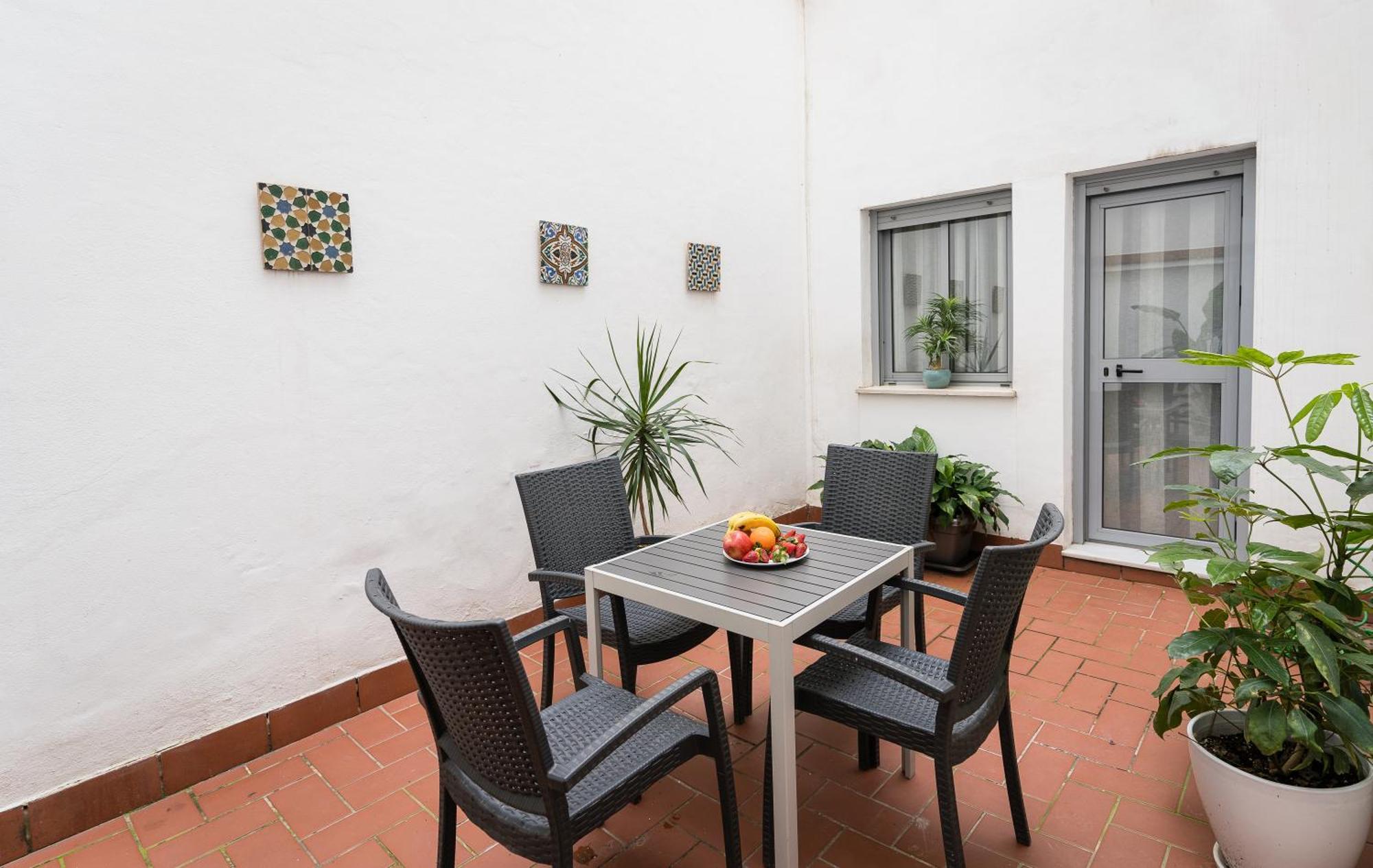 Apartamento Triana Deluxe Con Patio Privado Sewilla Zewnętrze zdjęcie