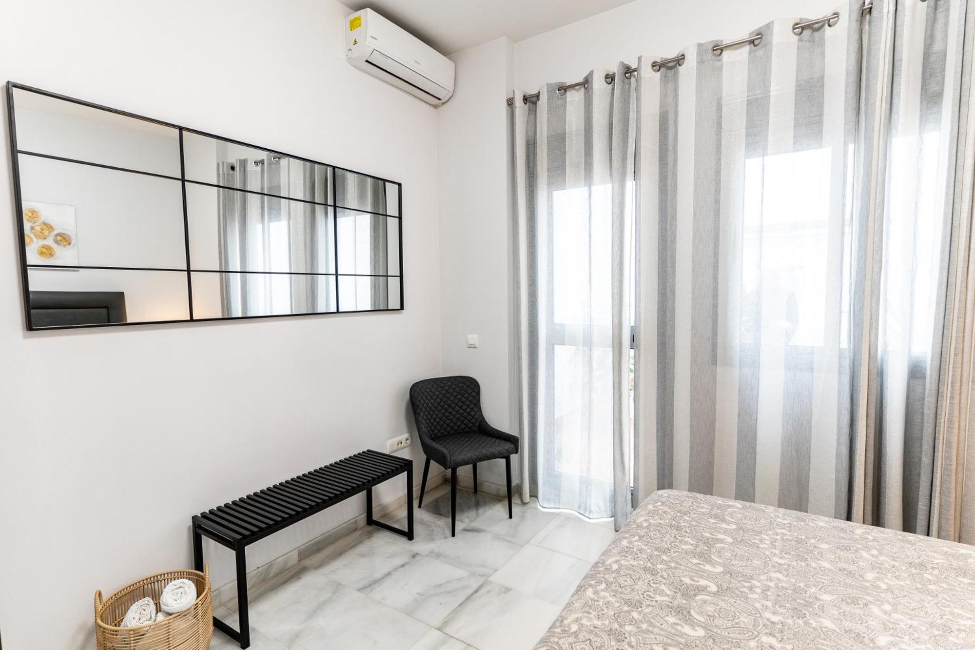 Apartamento Triana Deluxe Con Patio Privado Sewilla Zewnętrze zdjęcie